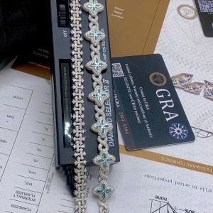 Discover Exquisite Diamond Star Flow Bracelet in B
